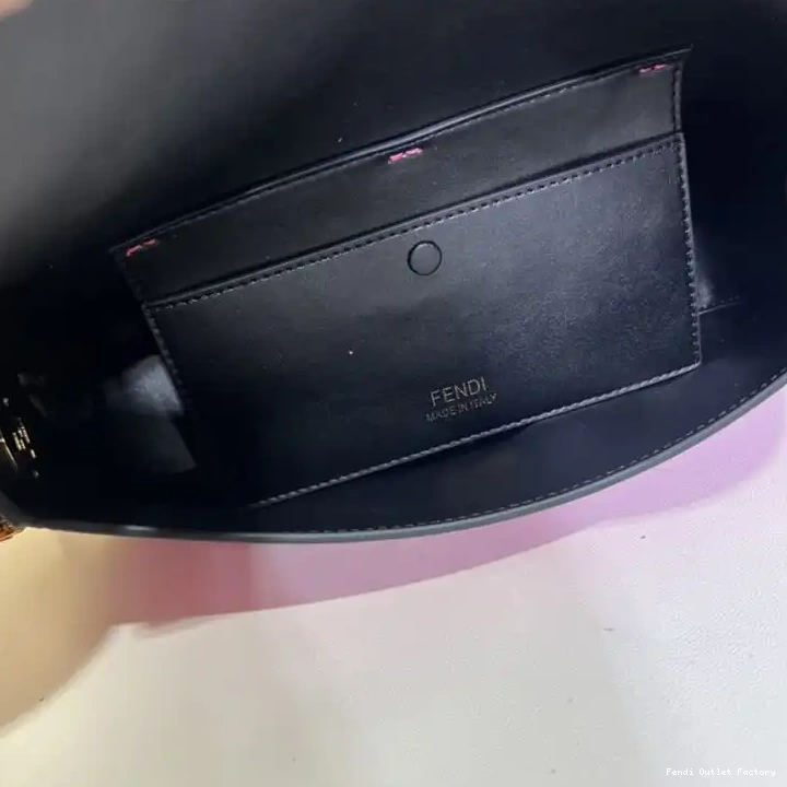 Vintage HOT Bag Leather Fendi Nappa Twist Baguette In Medium Rose 0620